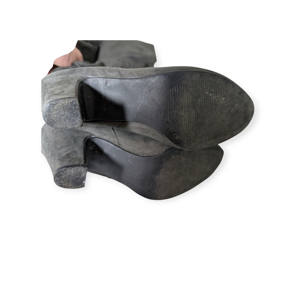 2/$30...7.5 Grey 'Alive' boots in EUC - Picture 3 of 4